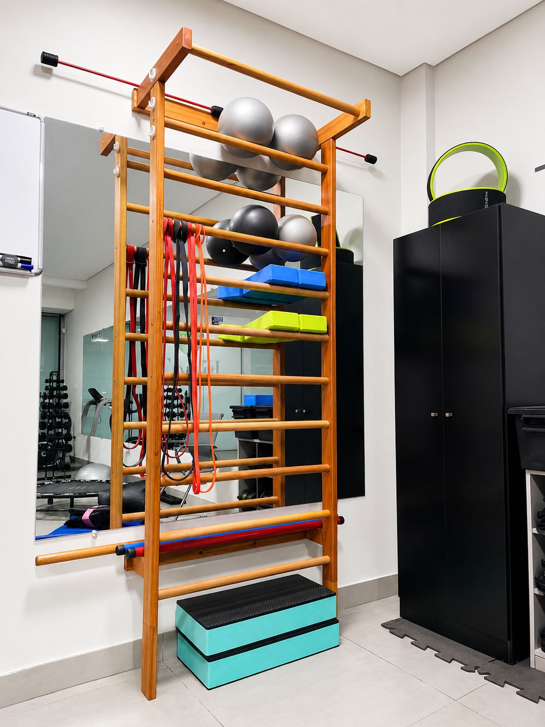 Espaldar e acessórios de pilates clínico